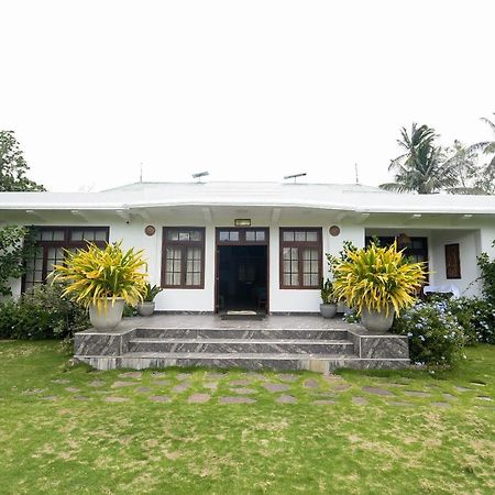 Man Mountain Villa Matale Exterior foto