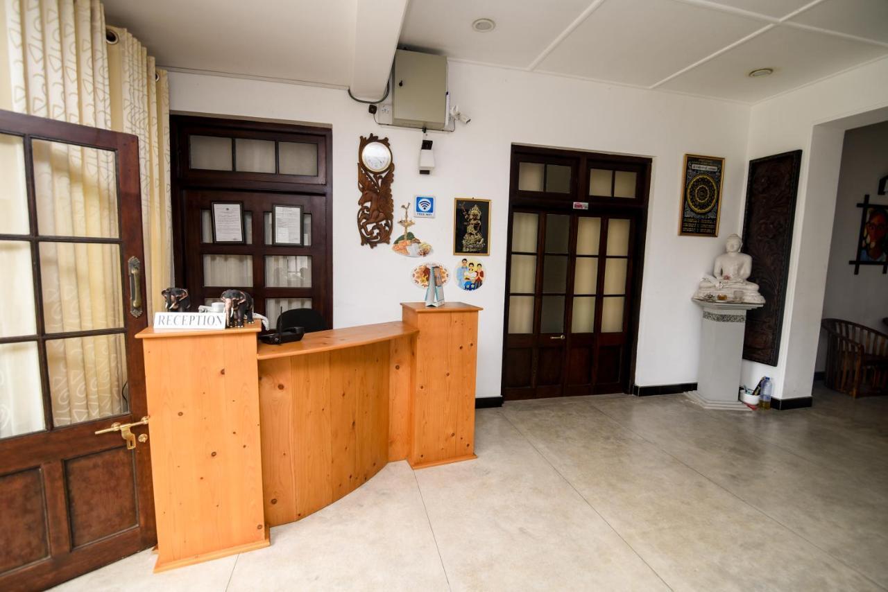 Man Mountain Villa Matale Exterior foto