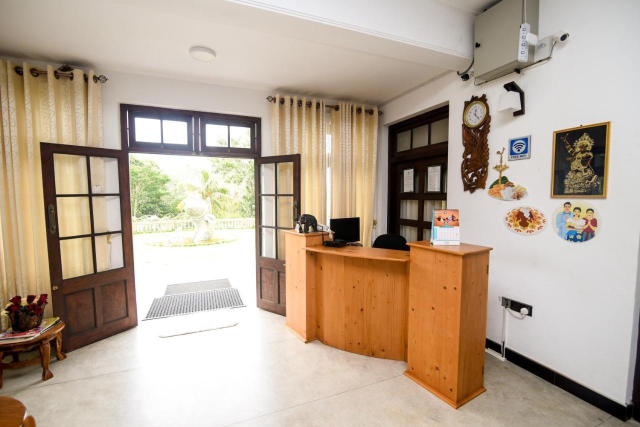 Man Mountain Villa Matale Exterior foto