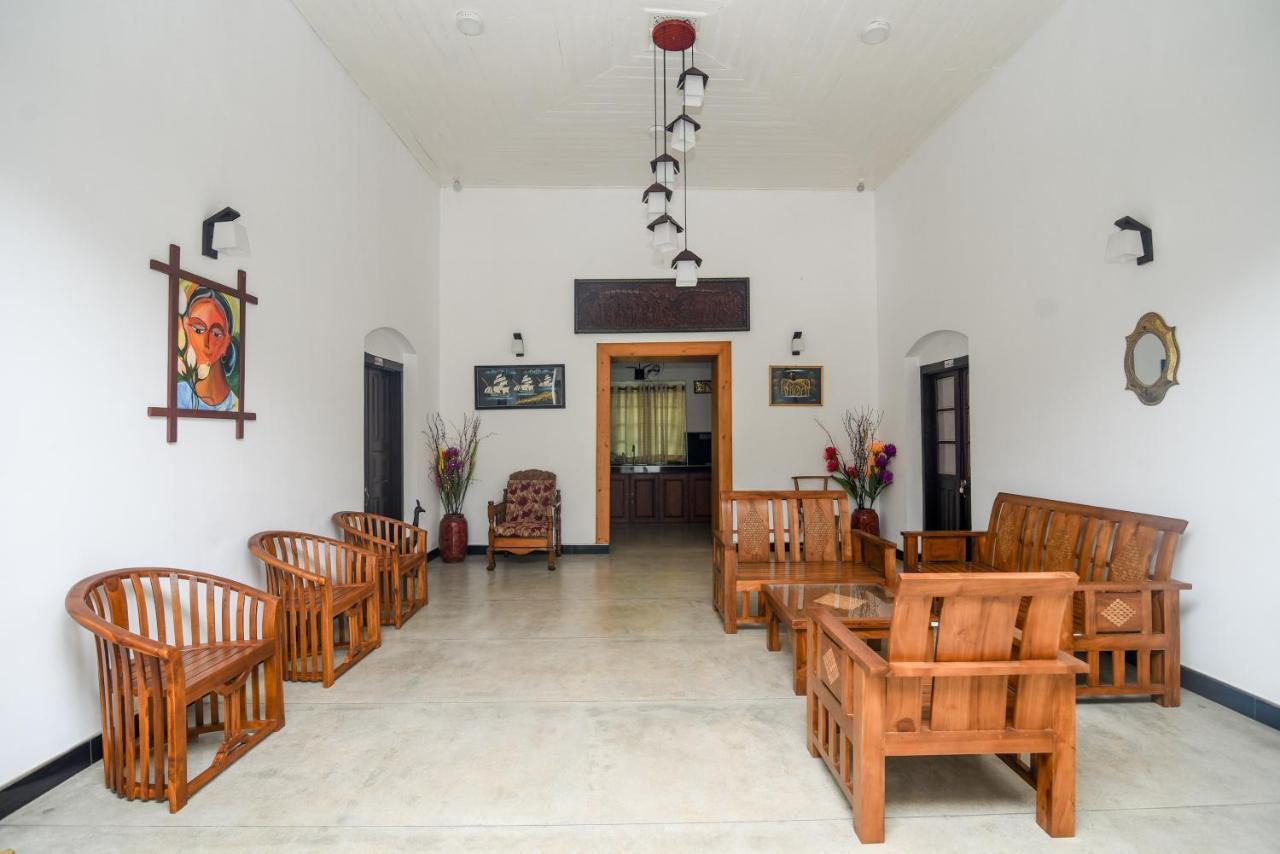 Man Mountain Villa Matale Exterior foto