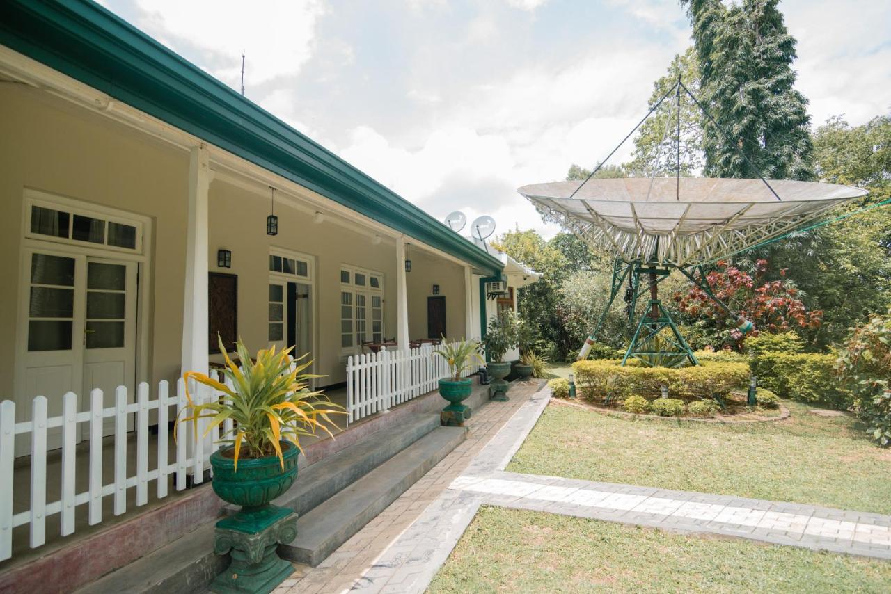 Man Mountain Villa Matale Exterior foto