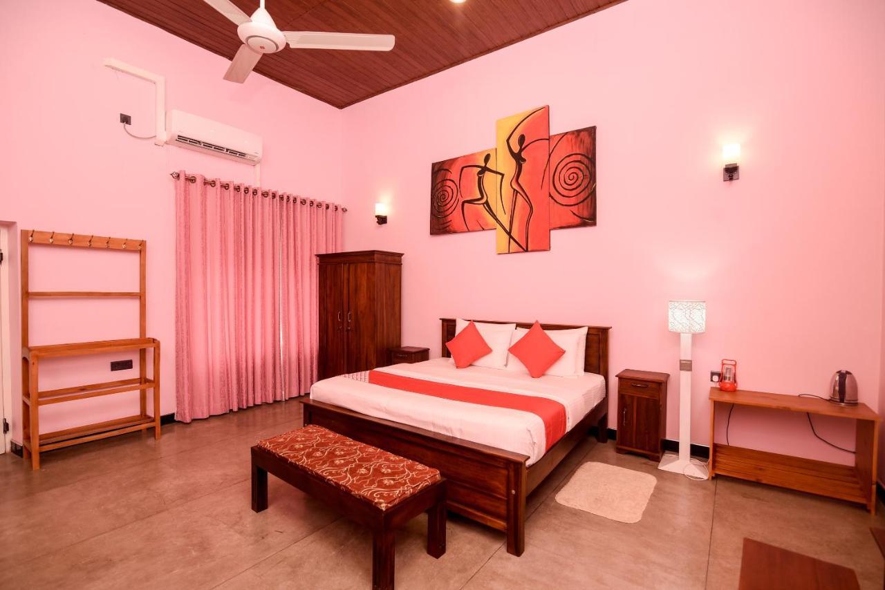 Man Mountain Villa Matale Exterior foto