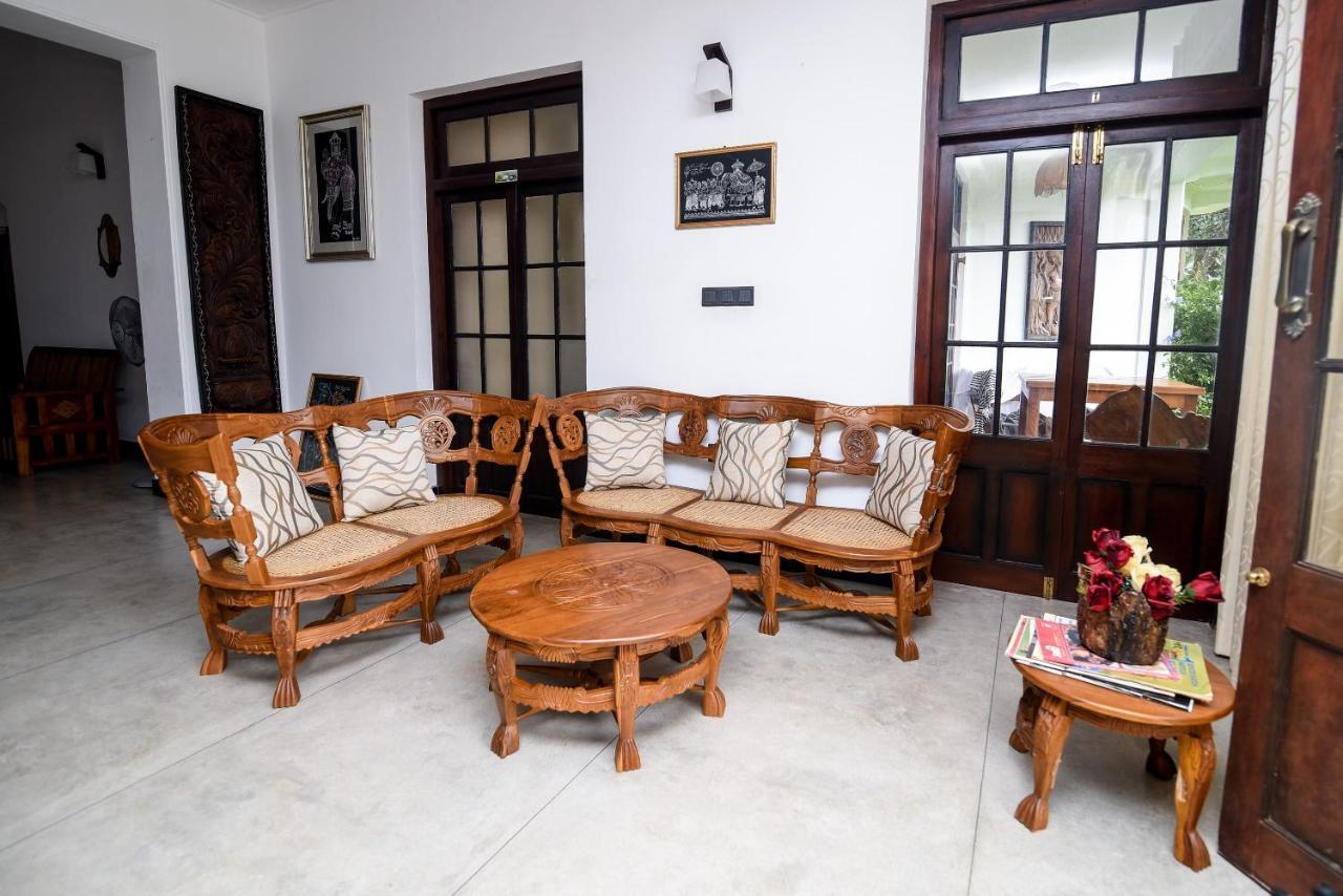 Man Mountain Villa Matale Exterior foto